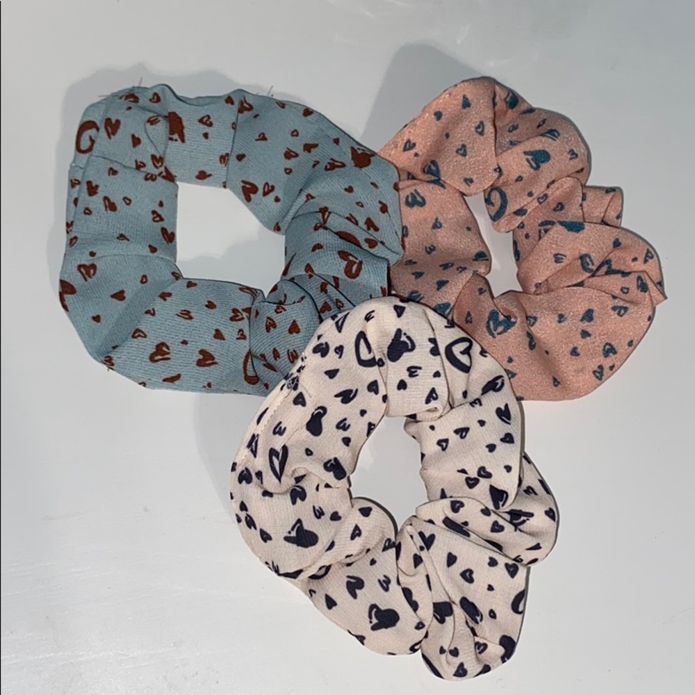 3 Heart Design Scrunchies